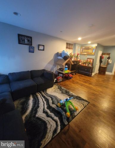 628 Chain St, Norristown, PA 19401-3747