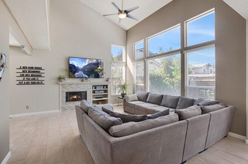 1413 Casablanca Cir, Gilroy CA 95020-7467 exterior