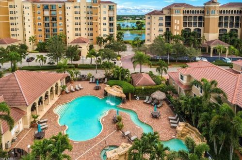 560 El Camino Real, Naples FL  34119-4785 exterior