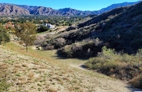 26945 Brooken Ave, Santa Clarita CA  91387-3904 exterior