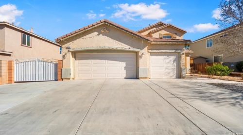14561 Hummingbird Rd, Victorville CA  92394-7574 exterior