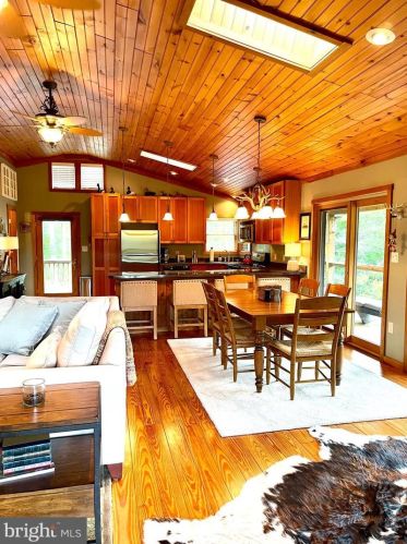 170 Wildlife Dr, Lost City WV  26810-8425 exterior
