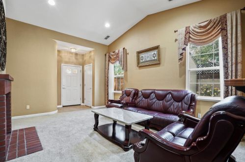 3213 Dewar Ln, Turlock CA  95382-9672 exterior