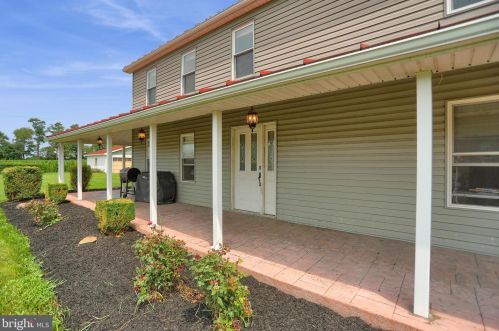 421 Park Dr, Carlisle, PA 17015-9217