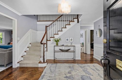 132 Sheridan Rd, Scarsdale, NY 10583-1537