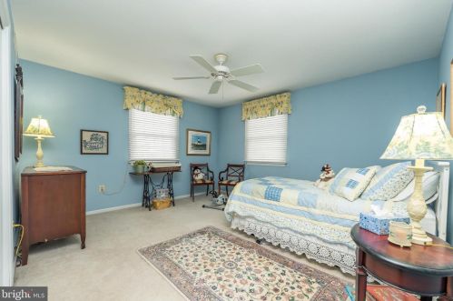 1209 Knollbrook Dr, Lansdale PA 19446-5117 exterior