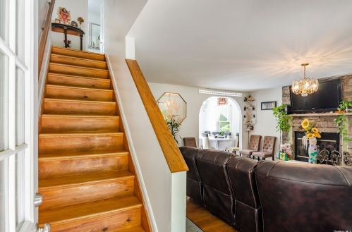 9 Cedar Dr, East Hampton NY  11937-1477 exterior