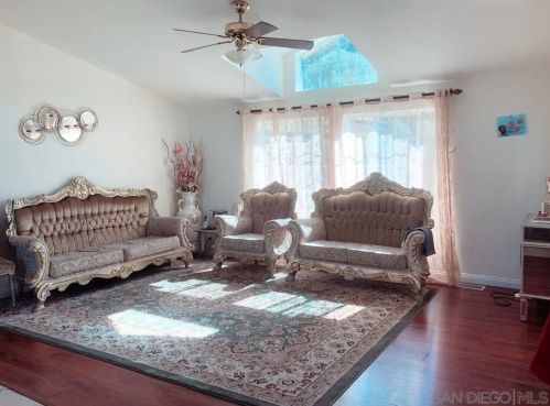 2885 Chollas Rd, San Diego CA 92105-4817 exterior