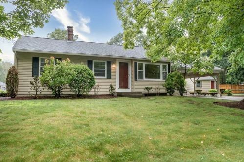 15 Raymond Ave, Walpole, MA 02081-3914