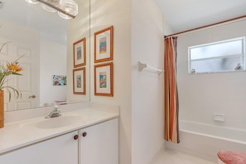 231 Canterbury Dr, West Palm Beach FL  33418-7178 exterior