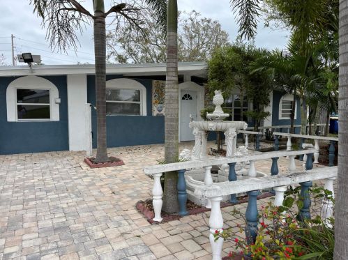514 Gardenia Ave, Fort Pierce, FL 34982-5925