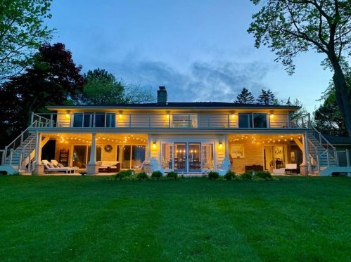 14132 Birchwood Ln, Thiensville, WI 53097-1708