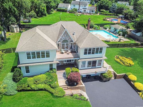 24 Waters Edge Ln, Mount Sinai, NY 11766-1218