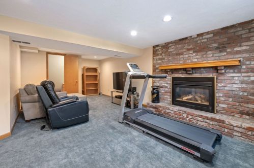411 Pin Oak Dr, Glenshaw PA  15116-1123 exterior
