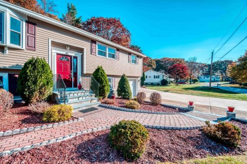 41 Carol Ave, Salem NH  03079-4466 exterior