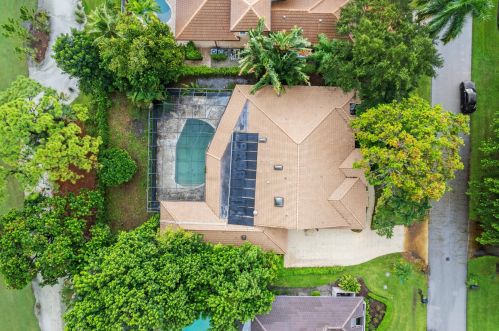 17 Carrick Rd, West Palm Beach, FL 33418-6837