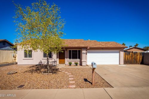 2440 Boston St, Mesa, AZ 85213-8422