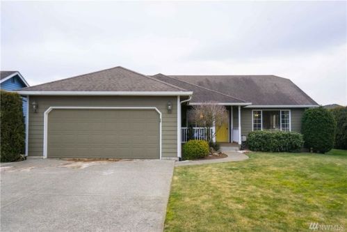8582 Benson Rd, Lynden, WA 98264-9711
