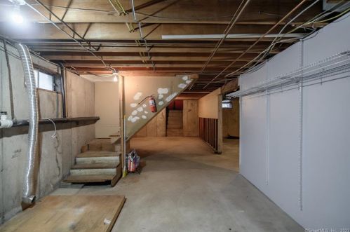 55 Pine River Rd, North Haven CT  06473-3312 exterior