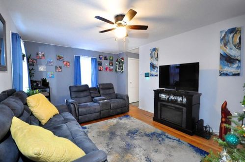 16 Oval Ln, Manchester CT  06040-4712 exterior