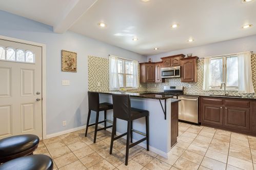 2526 Bartlett Ave, Milwaukee WI 53211-3952 exterior