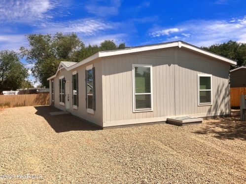 1334 Hall Ln, Chino Valley, AZ 86323-8714