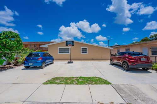 166 6th St, Hialeah, FL 33010-4848