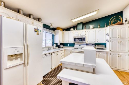 4501 Sunnycrest Dr, Ukiah, CA 95482-8701