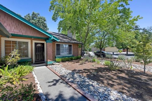 2445 San Pedro Dr, Santa Rosa, CA 95401-9040