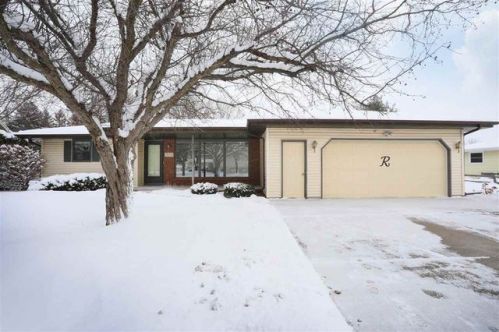 573 Wildwood Dr, Kaukauna, WI 54130-3045