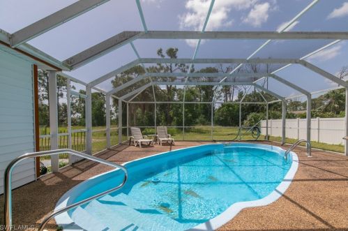 612 4th Ter, Cape Coral FL  33909-2002 exterior