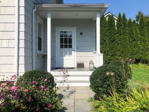 41 Mortimer St, New Canaan, CT 06840-6221