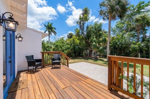 16 Swinton Cir, Delray Beach FL  33444-4256 exterior