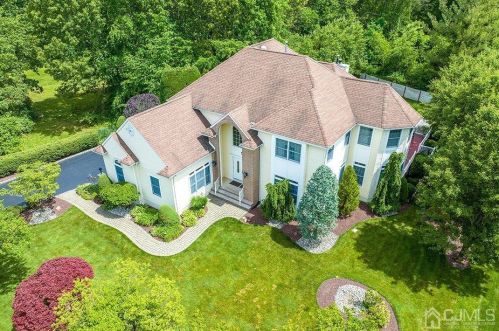 7 Buckingham Dr, East Brunswick, NJ 08816-3343