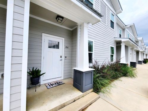 266 Sand Palm Rd, Freeport, FL 32439-3723