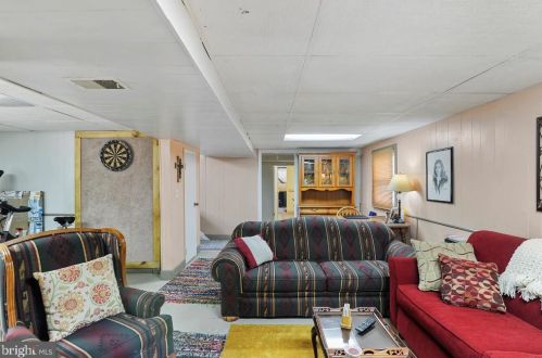 6284 Denneys Rd, Dover DE  19901-1535 exterior