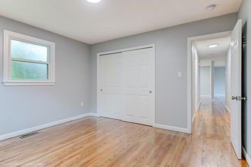 121 Fir Ave, Tiverton RI  02878-1640 exterior