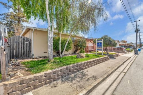 911 Suiter St, Hollister, CA 95023-4631