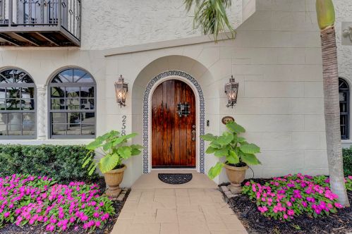 258 Granada Rd, West Palm Beach FL  33401-7921 exterior