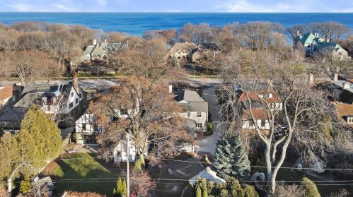 3459 Lake Dr, Milwaukee, WI 53235-0037