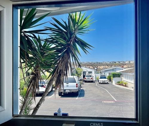 56 Saratoga, Newport Beach CA  92660-6148 exterior