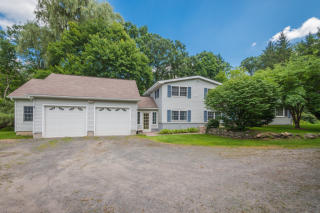 18 Kellogg St, Brookfield Center, CT 06804-1523