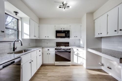 2212 Rifle Bend Dr, Georgetown TX  78626-8633 exterior