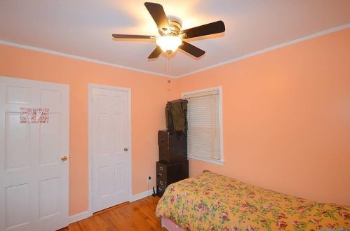 50 Aberdeen Rd, New Hyde Park NY  11040-2138 exterior