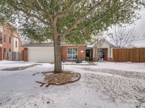1316 Valley Stream Dr, St Paul, TX 75098-6664