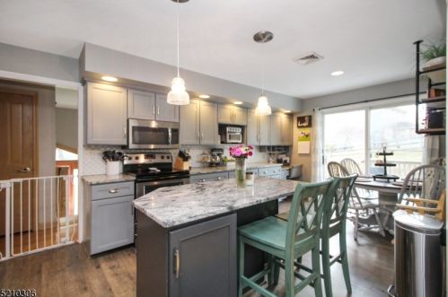 46 Summerfield Rd, Belvidere NJ  07823-2712 exterior