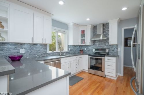 30 Friar Rd, Greystone Park NJ  07950-3022 exterior