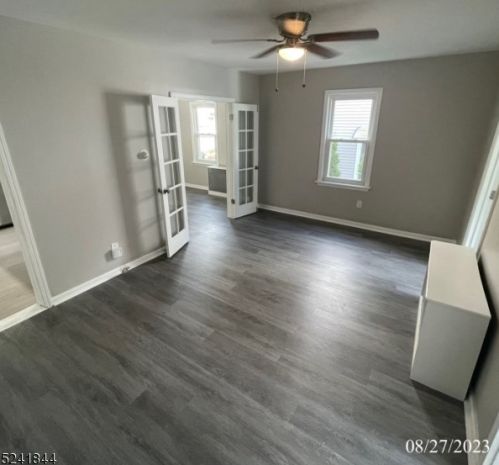 124 8th Ave, Roselle NJ  07203-2032 exterior