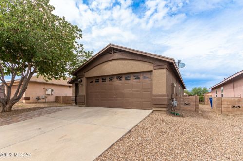 7017 Strike Eagle Way, Tucson, AZ 85730-1052