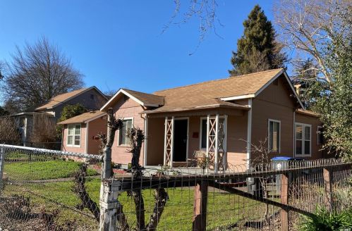 214 Clara Ave, Ukiah, CA 95482-4004